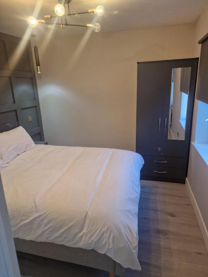 Collier'S Wood En-Suite Apartments Лондон Экстерьер фото