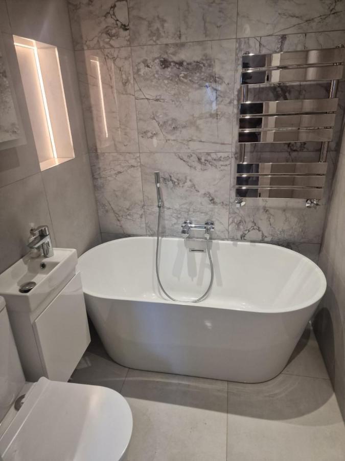 Collier'S Wood En-Suite Apartments Лондон Экстерьер фото
