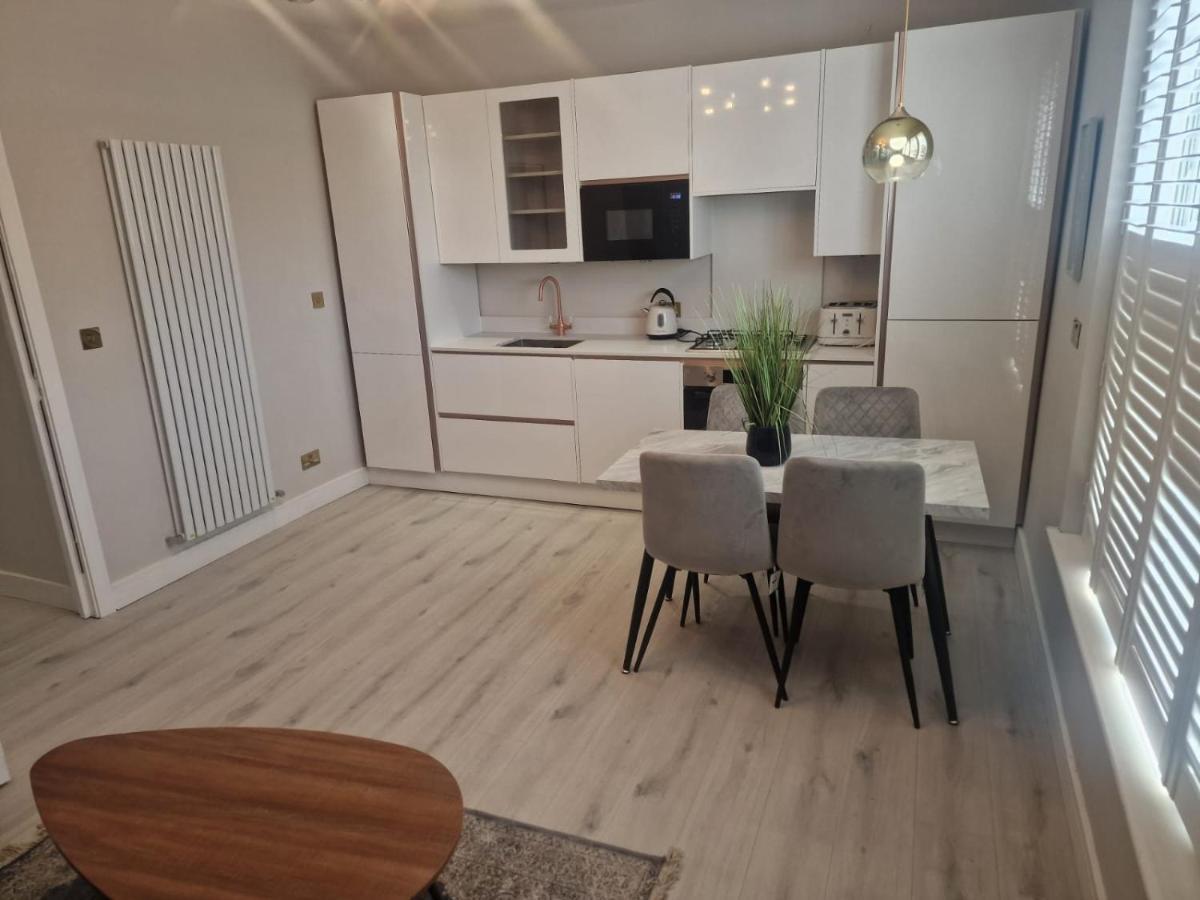 Collier'S Wood En-Suite Apartments Лондон Экстерьер фото