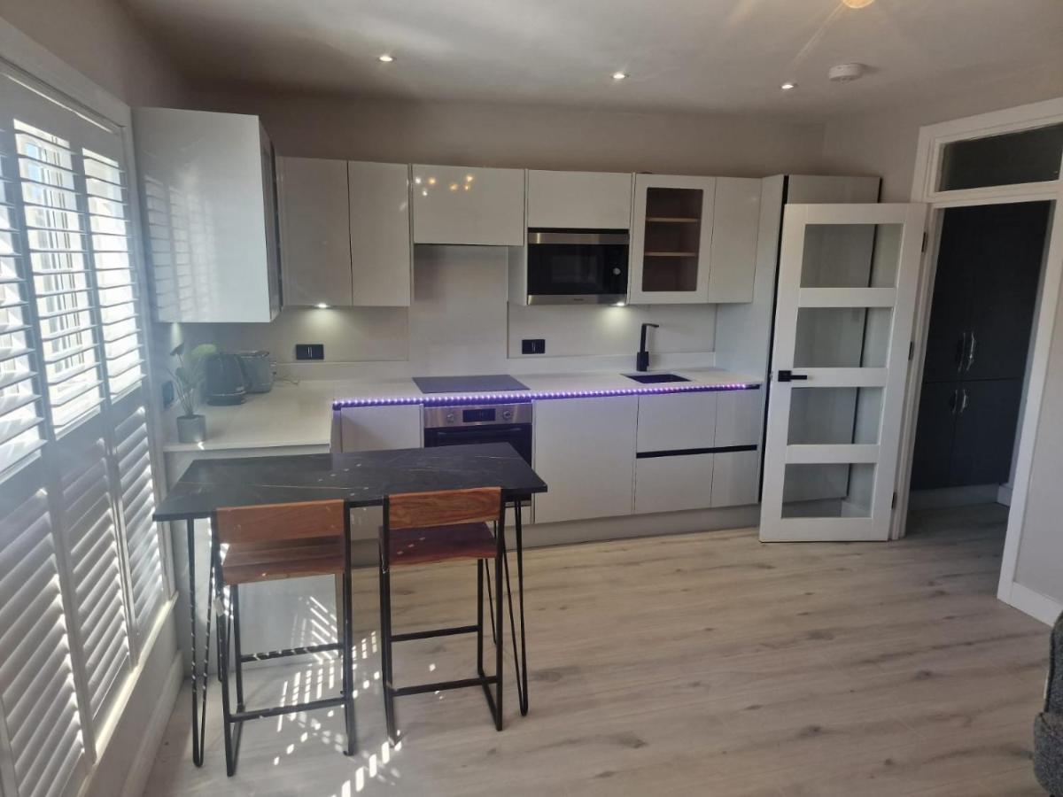 Collier'S Wood En-Suite Apartments Лондон Экстерьер фото